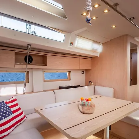 Yacht Psari Πλωτό κατάλυμα Θεσσαλονίκη