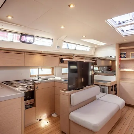 Πλωτό κατάλυμα Yacht Psari Θεσσαλονίκη